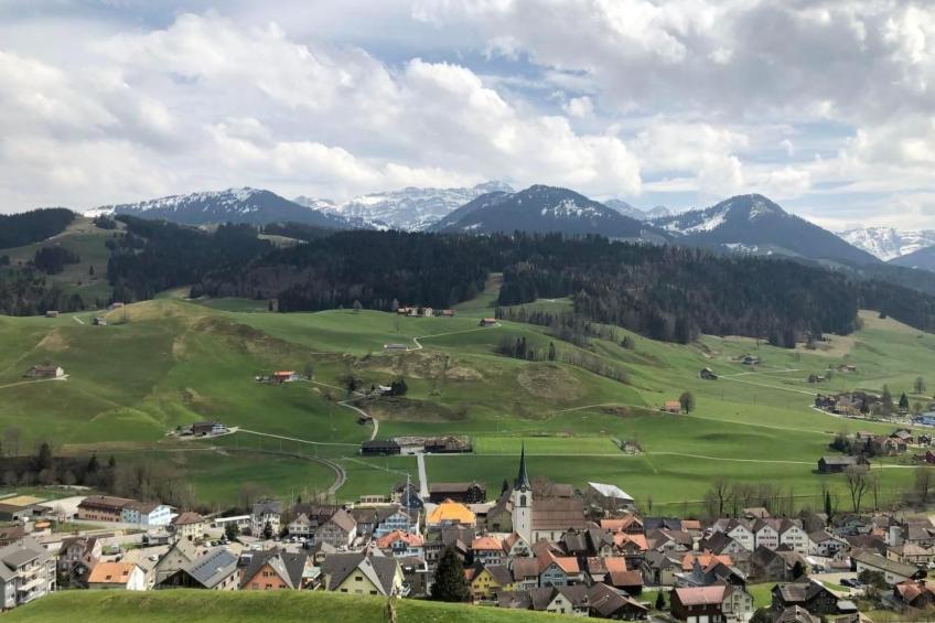 im Dorf Urnäsch - foto 23