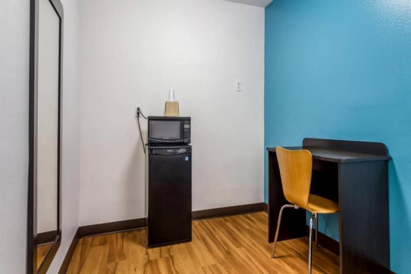 1 King Bed  Non-Smoking Kitchen - foto 6