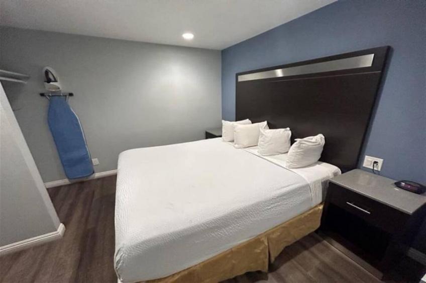 1 King Bed  Non-Smoking - foto 8