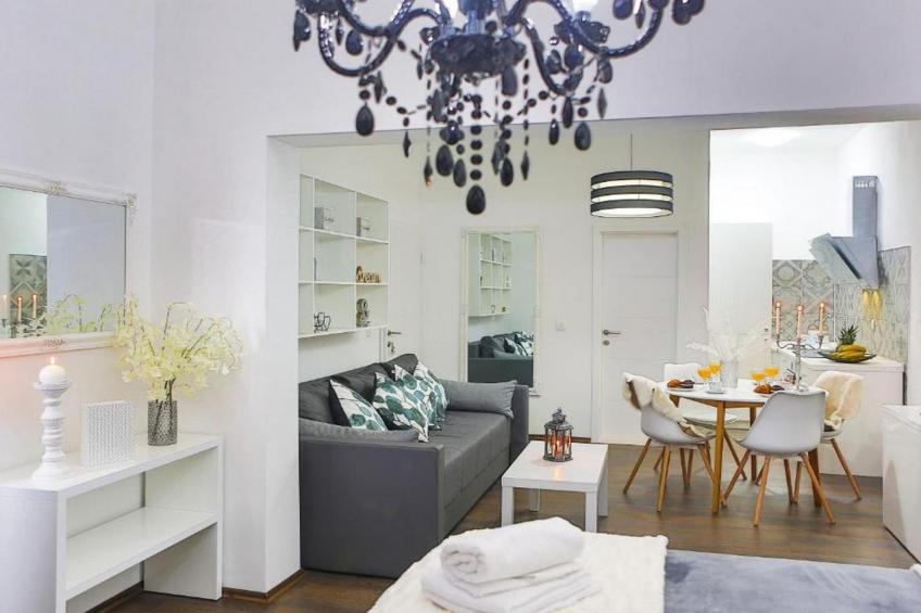 Charming Villa with Outdoor Pool, BBQ, and Sun Deck in Tranquil Kaštela Area - Five bedroom Villa - foto 2