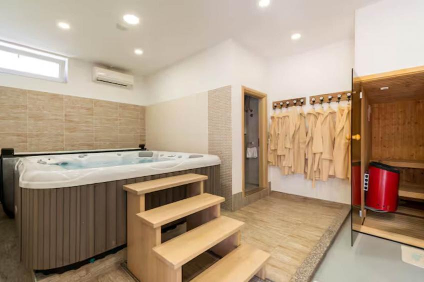 Villa Ana with Outdoor Pool, Sauna and Hot-Tub - Six Bedroom Villa with Outdoor Pool, Sauna and Hot-Tub - foto 42