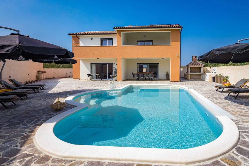 Villa Nur Amela with Pool, Jacuzzi, Darts - foto 40