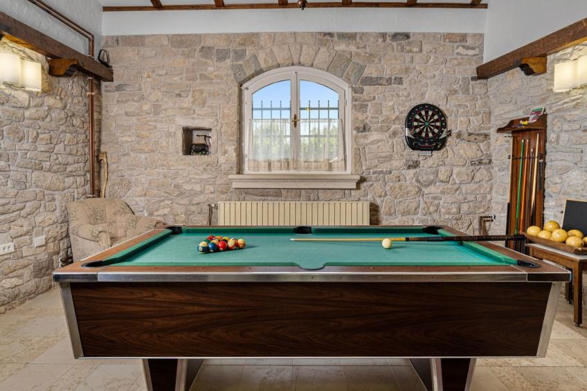 Gemütliches Ferienhaus in Ružići mit Offenem Kamin - foto 13