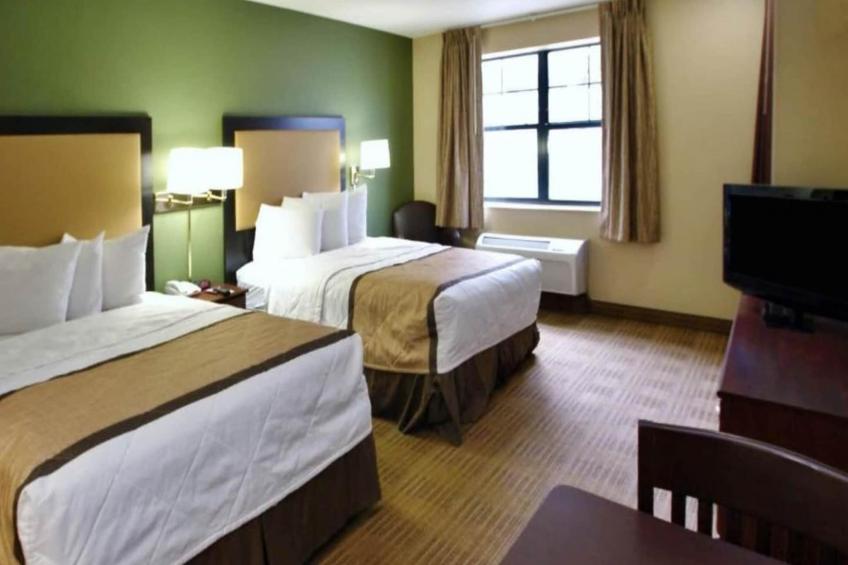 2 Queen Beds | Smoking, Kitchen - foto 2