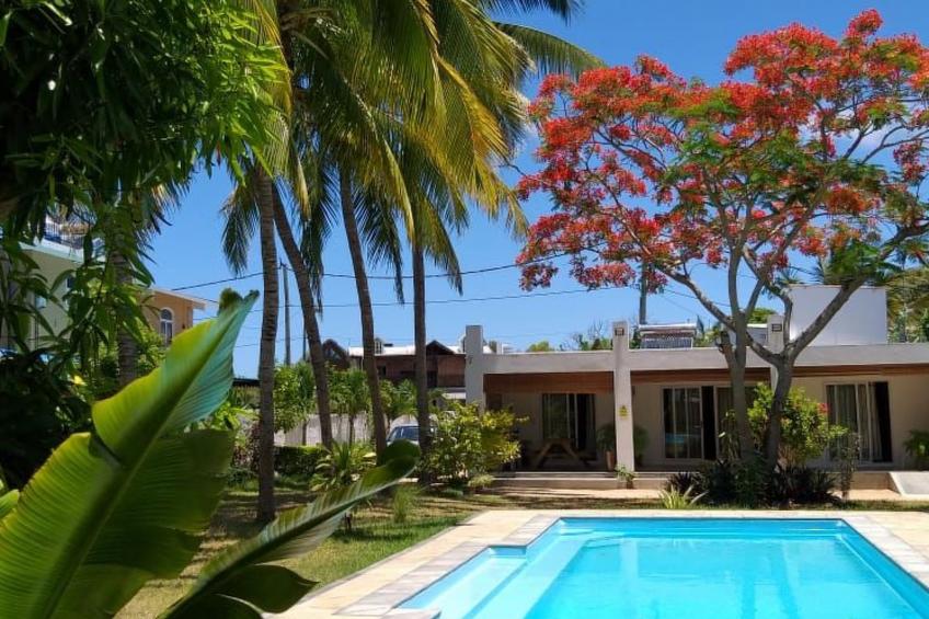 in Roches Noires mit Großem Garten