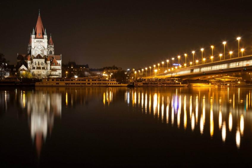 Moderne Wohnung in Kaisermühlen mit Garten und Panoramablick - foto 11