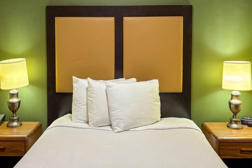 1 Queen Bed | Non-Smoking, Micfridge, Sofa-Bed - foto 22