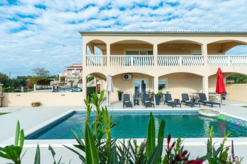 Apartment Holiday House Diana