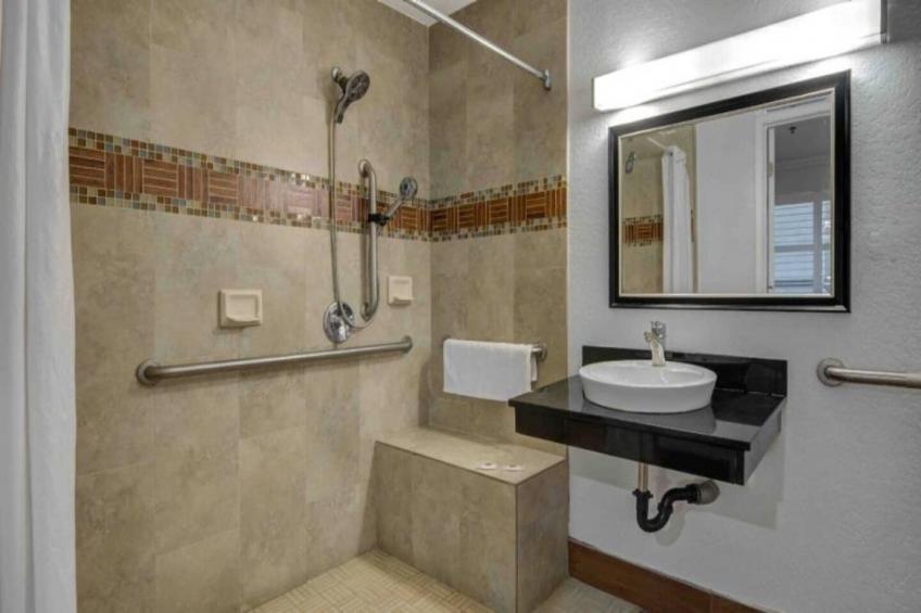 2 Queen Beds  Suite Non-Smoking Kitchen - foto 6