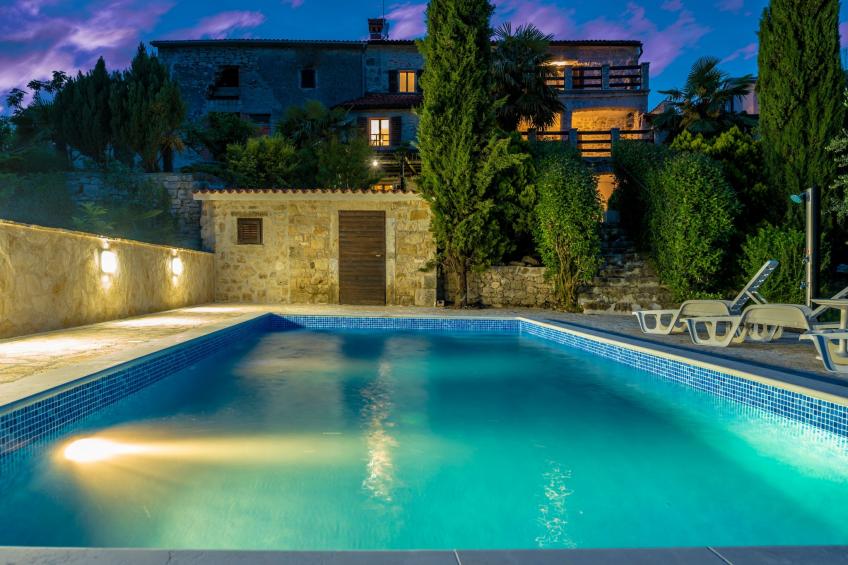 Wunderschön eingerichtete Villa mit Pool und Garten - foto 3