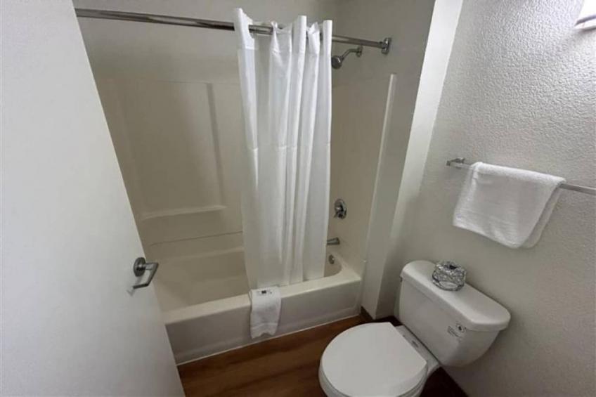 2 Full Beds  Suite Non-Smoking Micfridge - foto 9