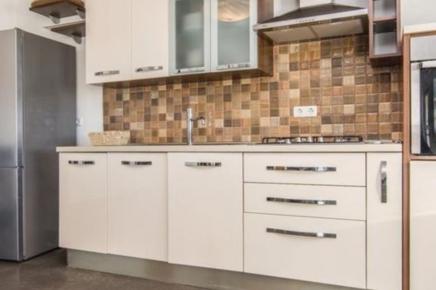 Laura mit Pool - foto 13