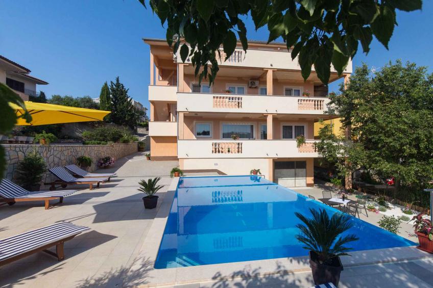 Holiday apartment with pool and air conditioning - BF-FXFY