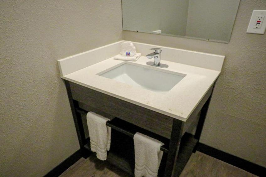 1 Queen Bed  Non-Smoking Shower - foto 9