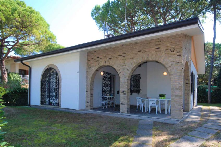 Holiday house with garden - BF-YB9B