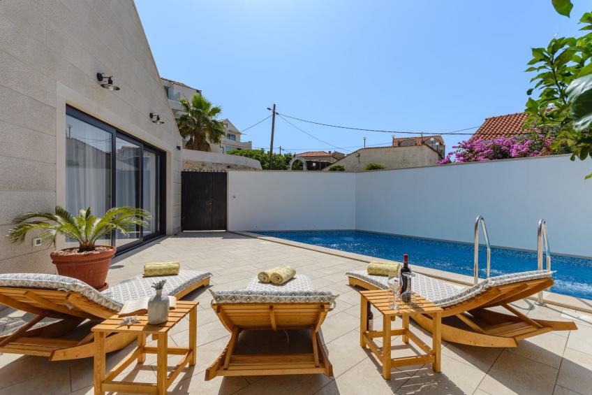 Villa Stone Pearl - Two Bedroom Holiday House with Pool - foto 3
