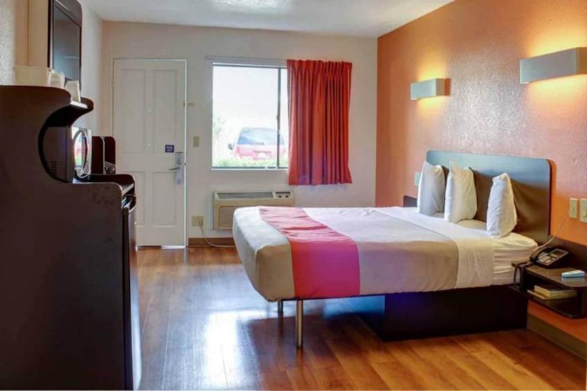 1 King Bed  Non-Smoking - foto 10