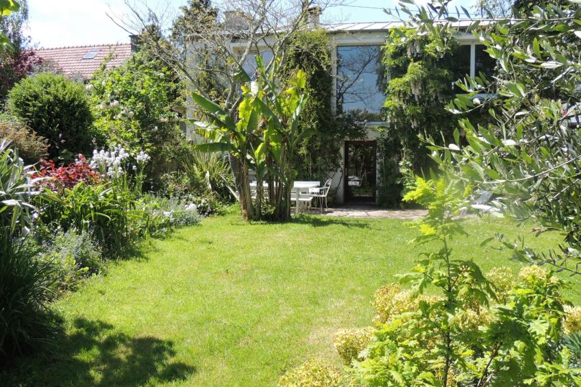 Großes Familienhaus mit schön angelegtem Garten - foto 25