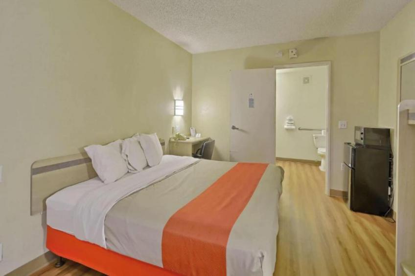 1 King Bed  Mobility Accessible Tub Nsmk - foto 6
