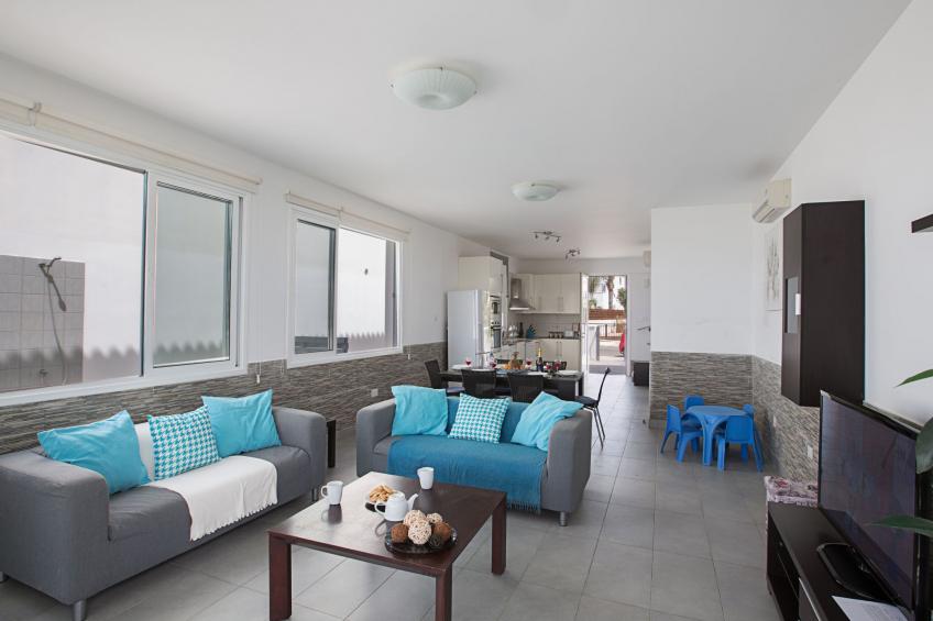 Moderne, geräumige Villa am Strand mit Pool - foto 11