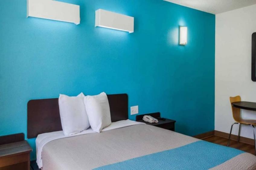 1 King Bed  Non-Smoking Micfridge - foto 8