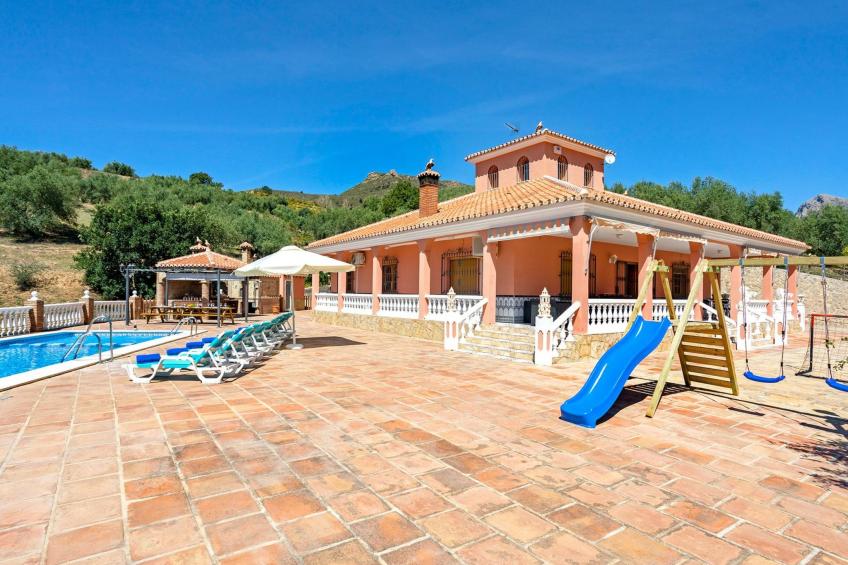 Familienhaus mit großzügigen Außenanlagen - foto 48