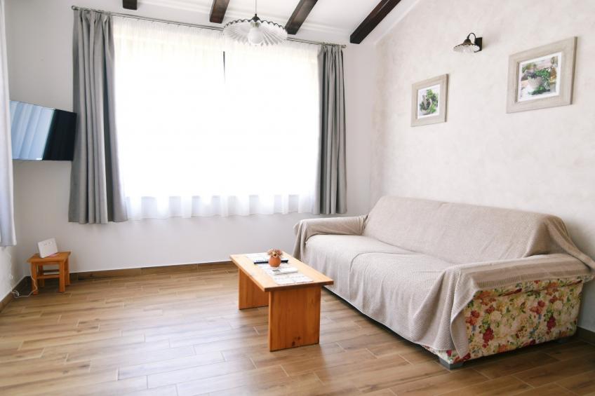 Charming Holiday Home with Terrace and Garden - One Bedroom Holiday Home