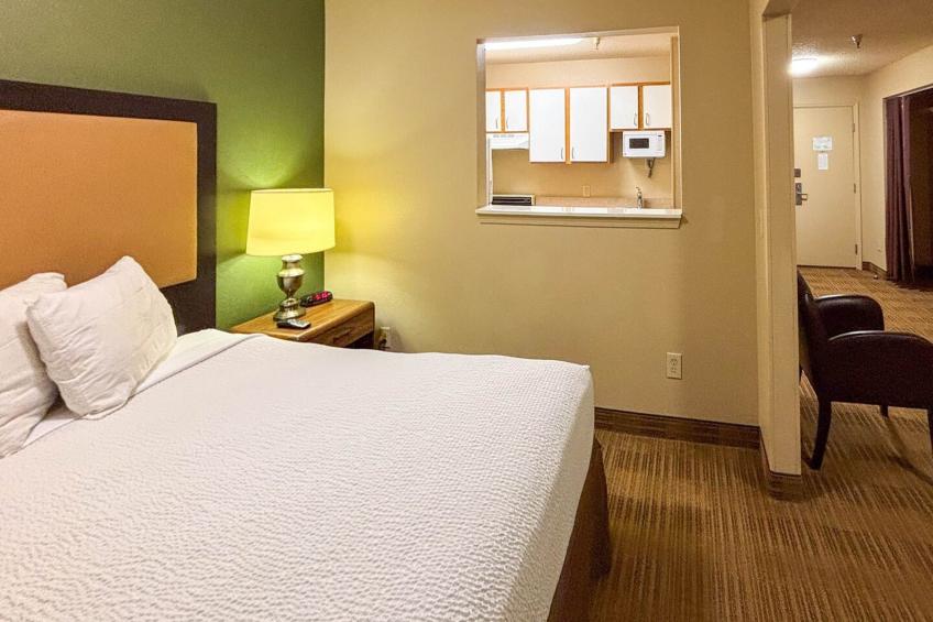 1 Queen Bed | Mob Acc Tub Ste Nsmk Sb Micfri - foto 8