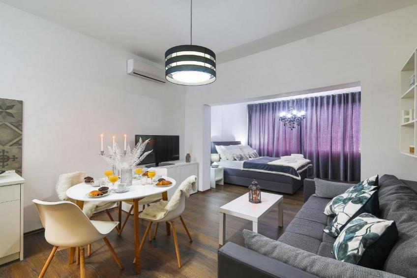 Charming Villa with Outdoor Pool, BBQ, and Sun Deck in Tranquil Kaštela Area - Five bedroom Villa - foto 12