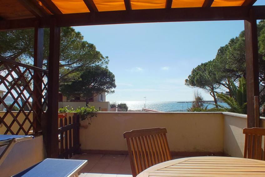 TERRASSENWOHNUNG MIT MEERBLICK