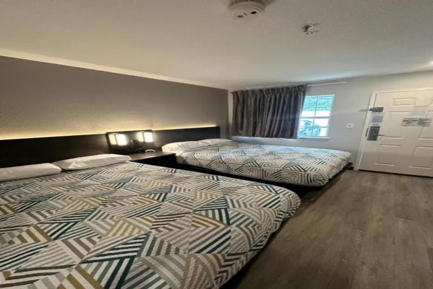 2 Queen Beds  Non-Smoking Kitchen - foto 17