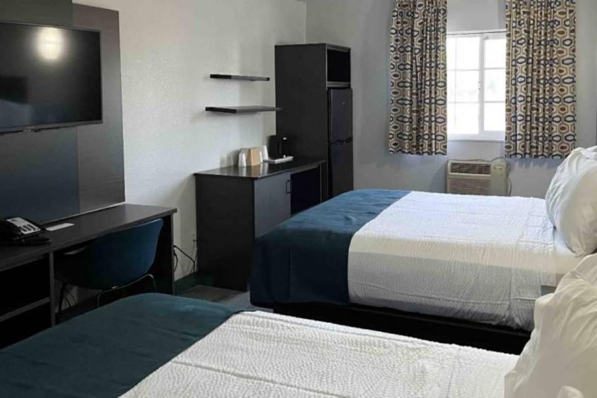 2 Queen Beds  Non-Smoking Micfridge - foto 8