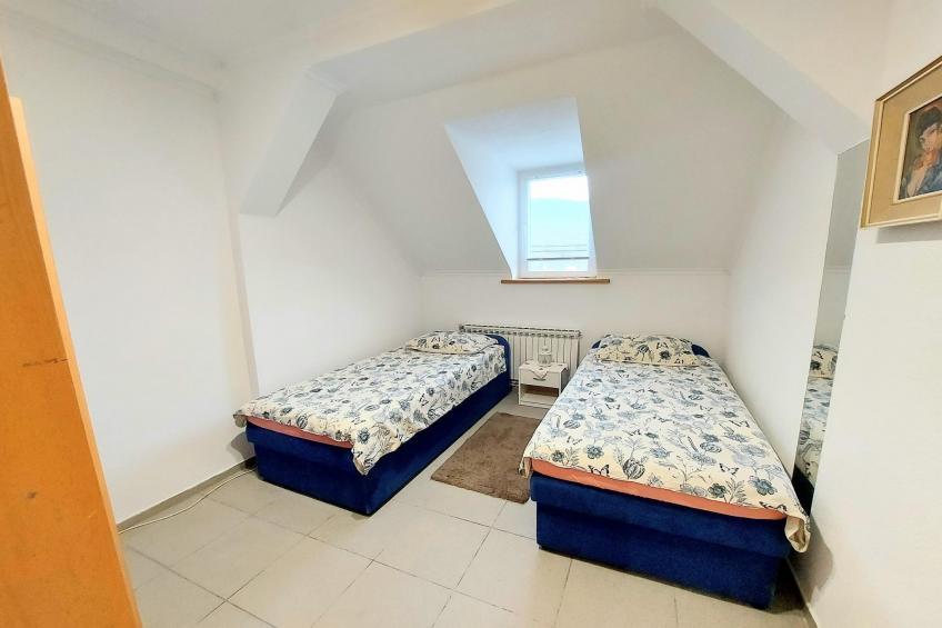 Apartments Jezerane - Four Bedroom Apartment with Balcony - foto 5