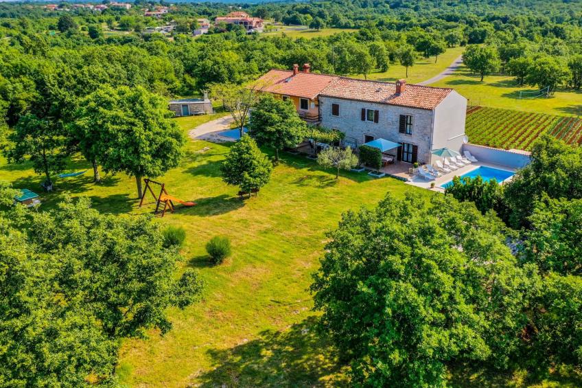 Schönes Haus mit großer grüner Umgebung, Pool - foto 48