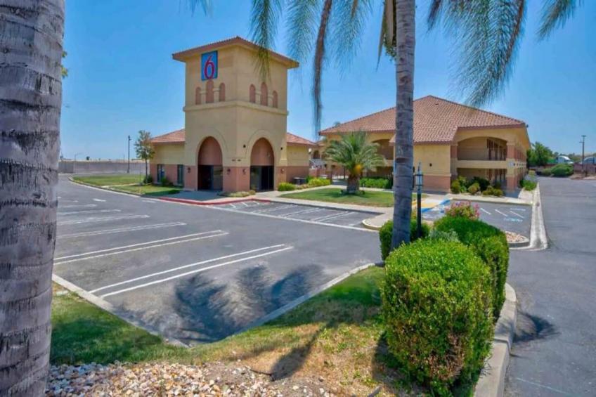 1 Queen Bed  Mobility Accessible Tub Nsmk - foto 2