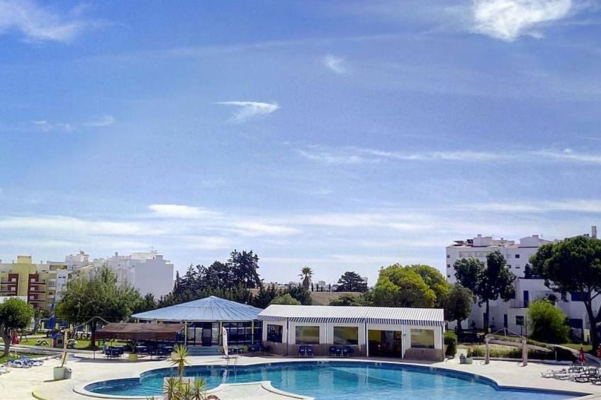 mit eigenem Parkplatz