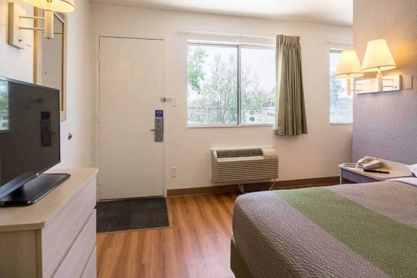 1 full bed  mobility accessible tub - foto 5
