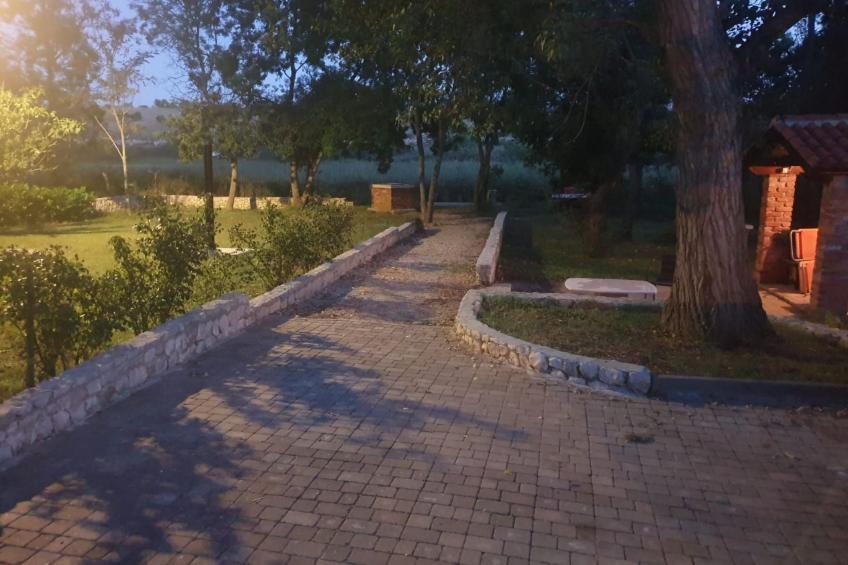 Am Fluss gelegenes Haus mit Galerieschlafplätzen - foto 12