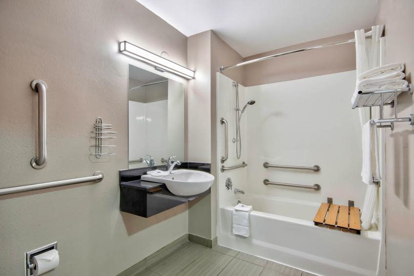 1 Queen Bed  ADA/Tub Non-Smoking - foto 14