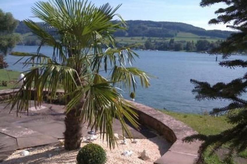 Haus am See mit direktem Seeanstoss