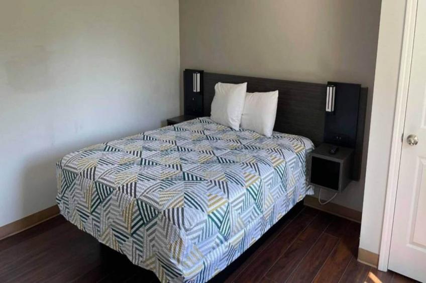 2 Queen Beds  Non-Smoking Kitchen Sofa-Bed - foto 7