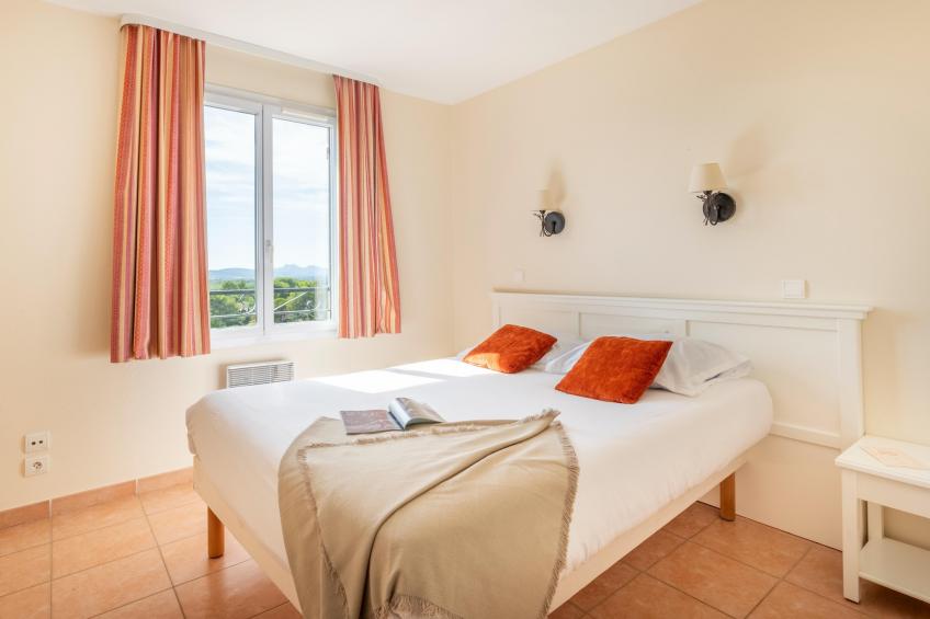 Pierre & Vacances Village Pont Royal en Provence Apartment 8 people - 2 bedrooms + 1 sleeping alcove - Balcony - foto 3