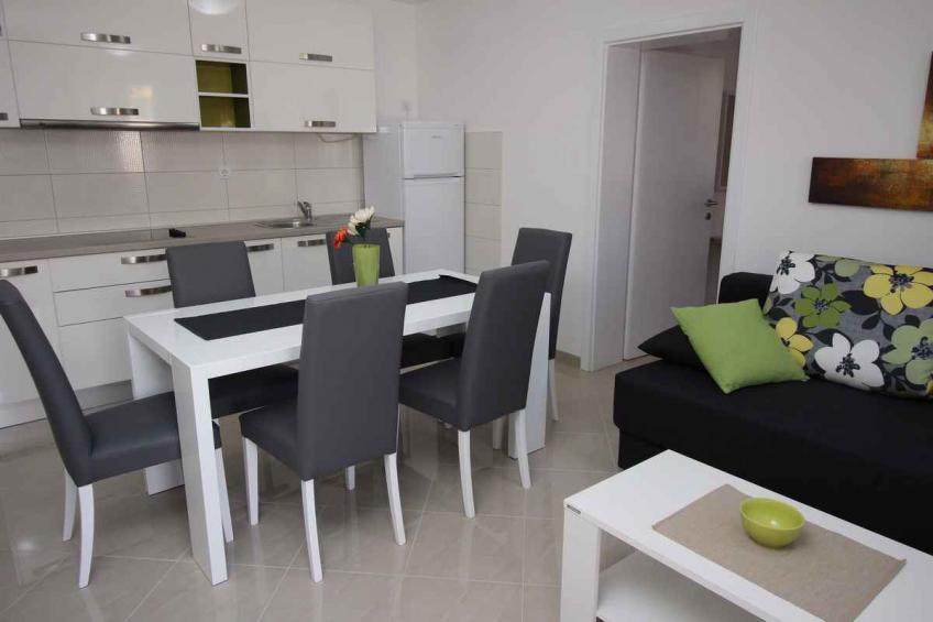 Holiday apartment with modern furniture and pool, free wi-fi, air conditioning and parking - BF-W6BB - foto 10