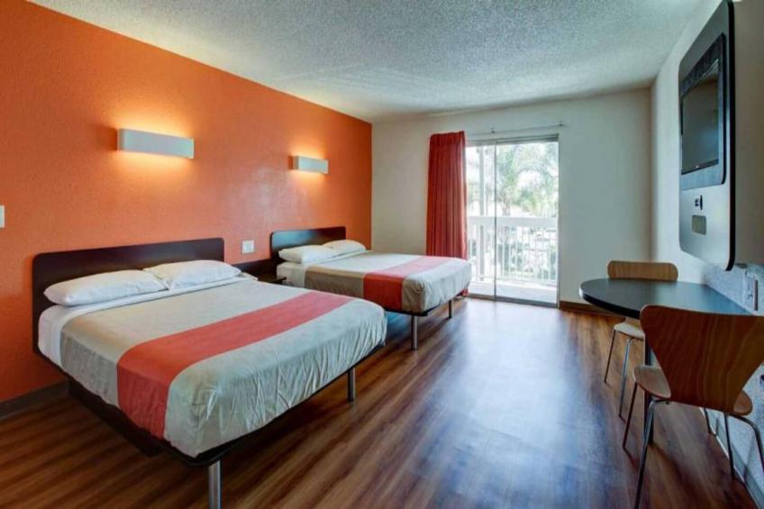 2 QUEEN BEDS - foto 3