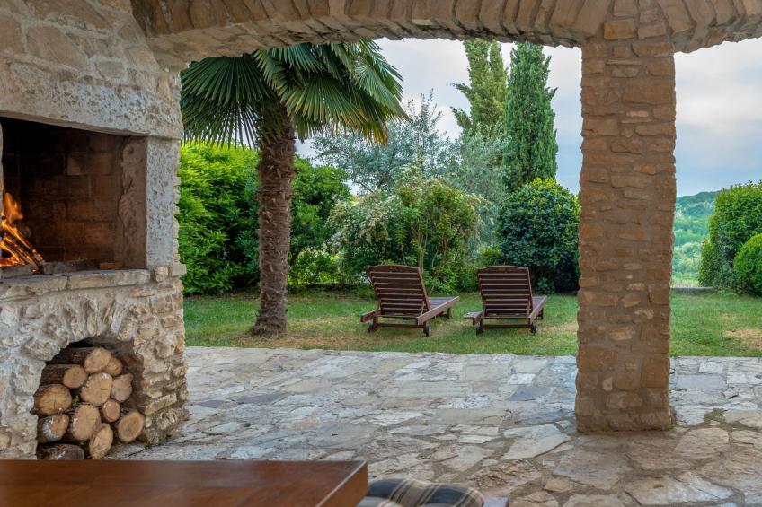 Wunderschön eingerichtete Villa mit Pool und Garten - foto 13