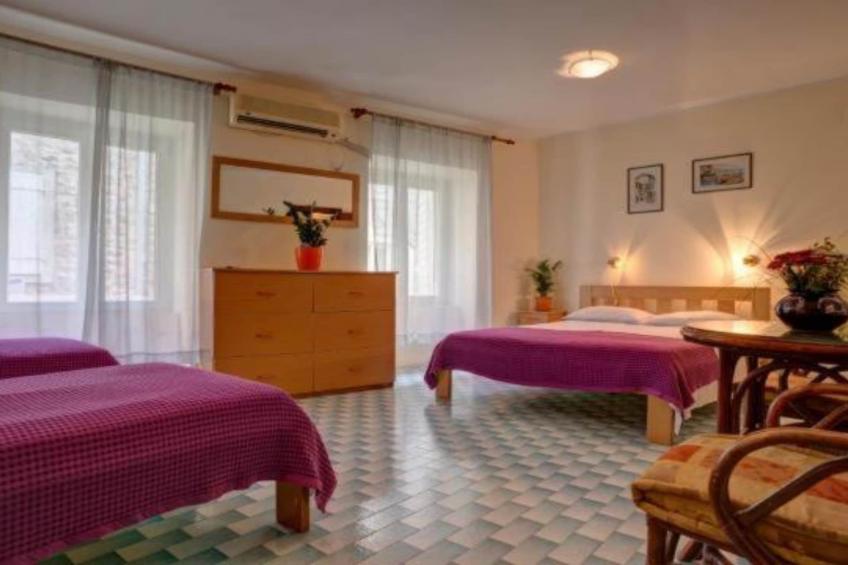 Quaint & Affordable Stay in Budva Traditional Stone House - Family Room 2 - foto 12