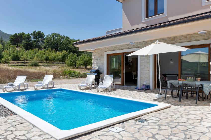 Alleinstehende Villa Slime mit Pool und Garten - foto 9