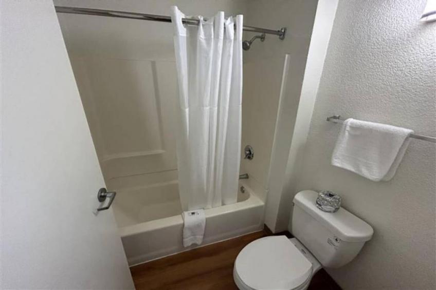 2 Queen Beds  Suite Non-Smoking Micfridge - foto 9