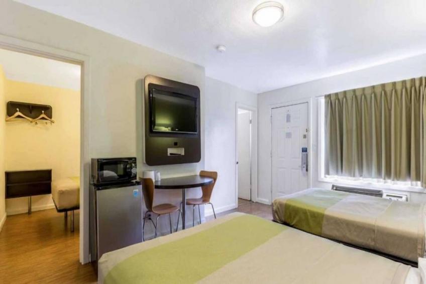 2 Full Beds  Mobility Accessible Tub Nsmk - foto 8