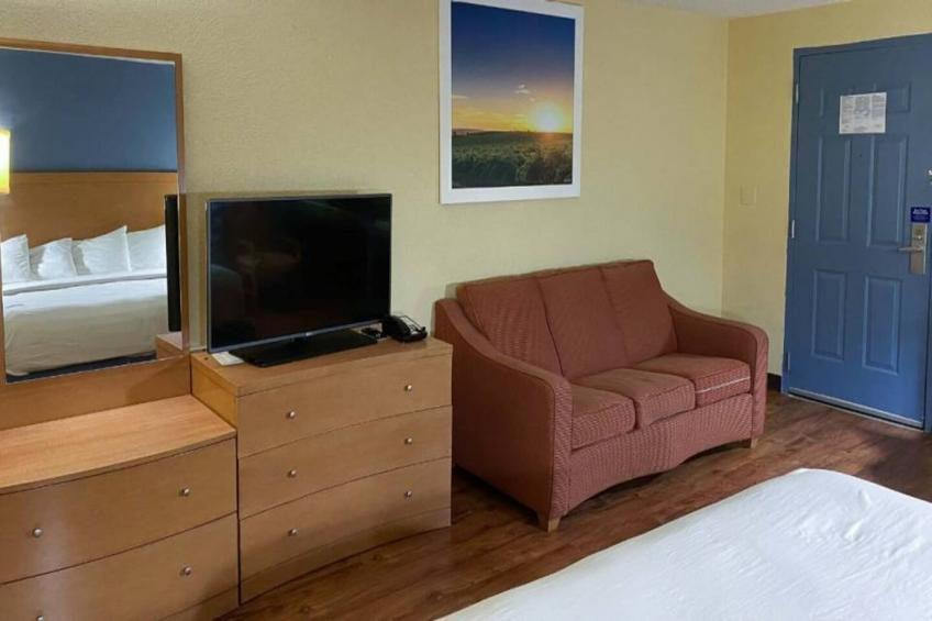 1 King Bed  Non-Smoking - foto 13
